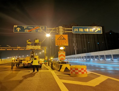 鄂尔多斯郑州市北三环彩虹桥交通标志牌安装现场